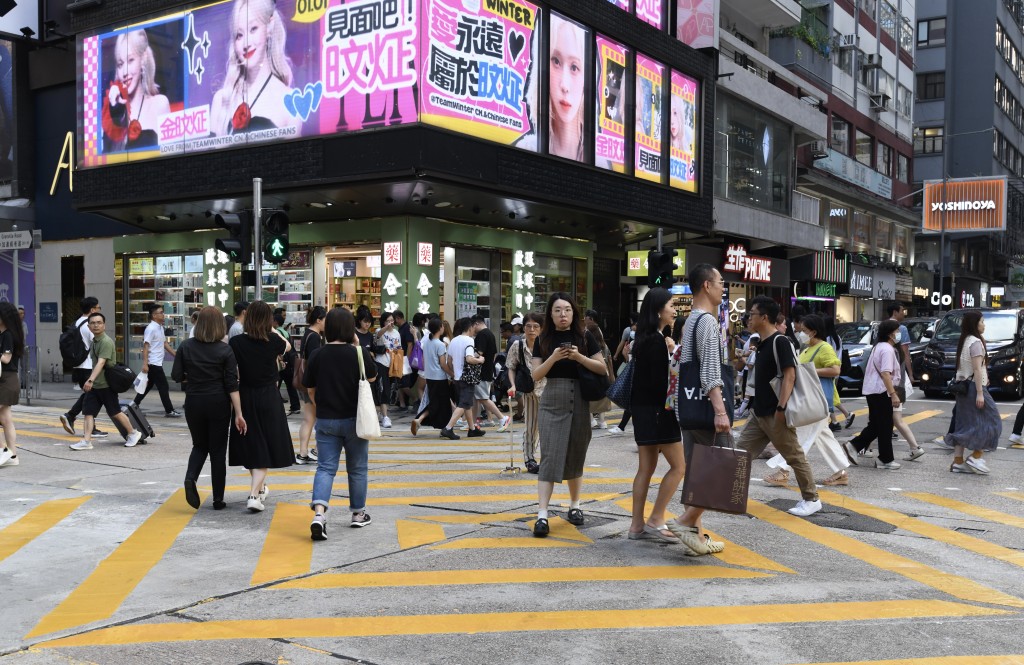 尖沙咀加拿分道與加連威老道交界路口，已完成設置對角行人過路處，今起開放使用。何君健攝