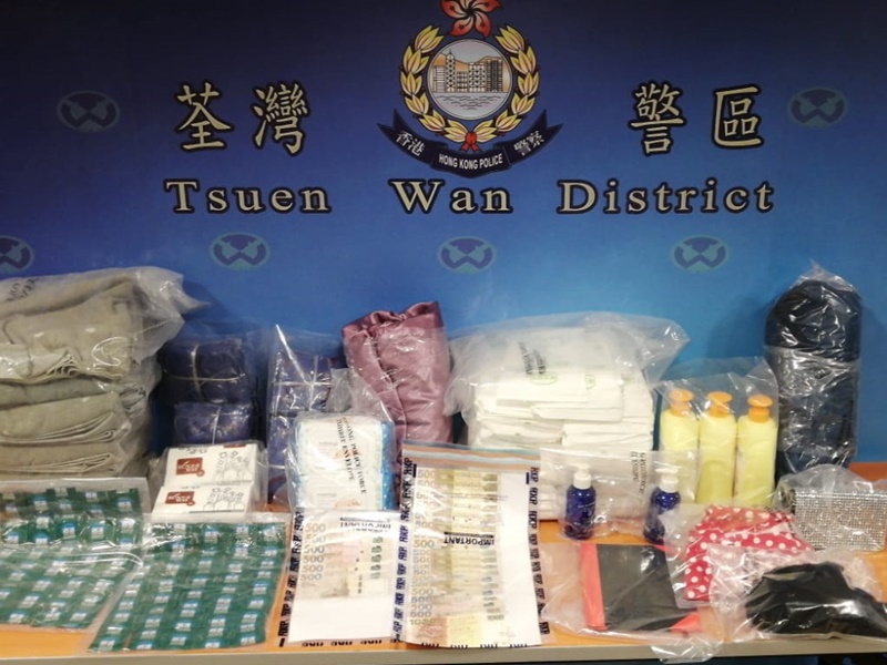 警方展示檢獲的一批證物。圖:警方提供