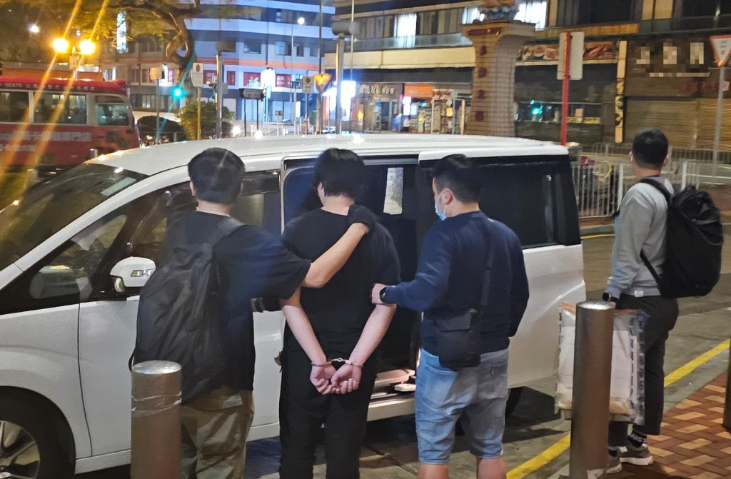 32歲姓袁男子涉製毒及販毒被捕。(警方圖片)
