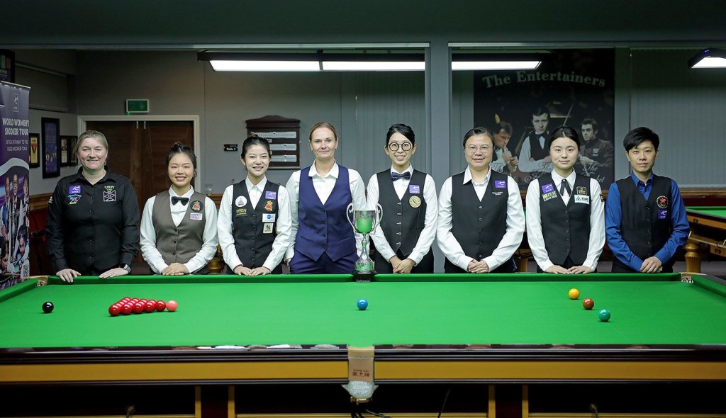 英国公开赛8强球手，包括3位来自香港- 吴安仪（右四）、何绮麒（右一）及苏文欣（右三）。WWS图