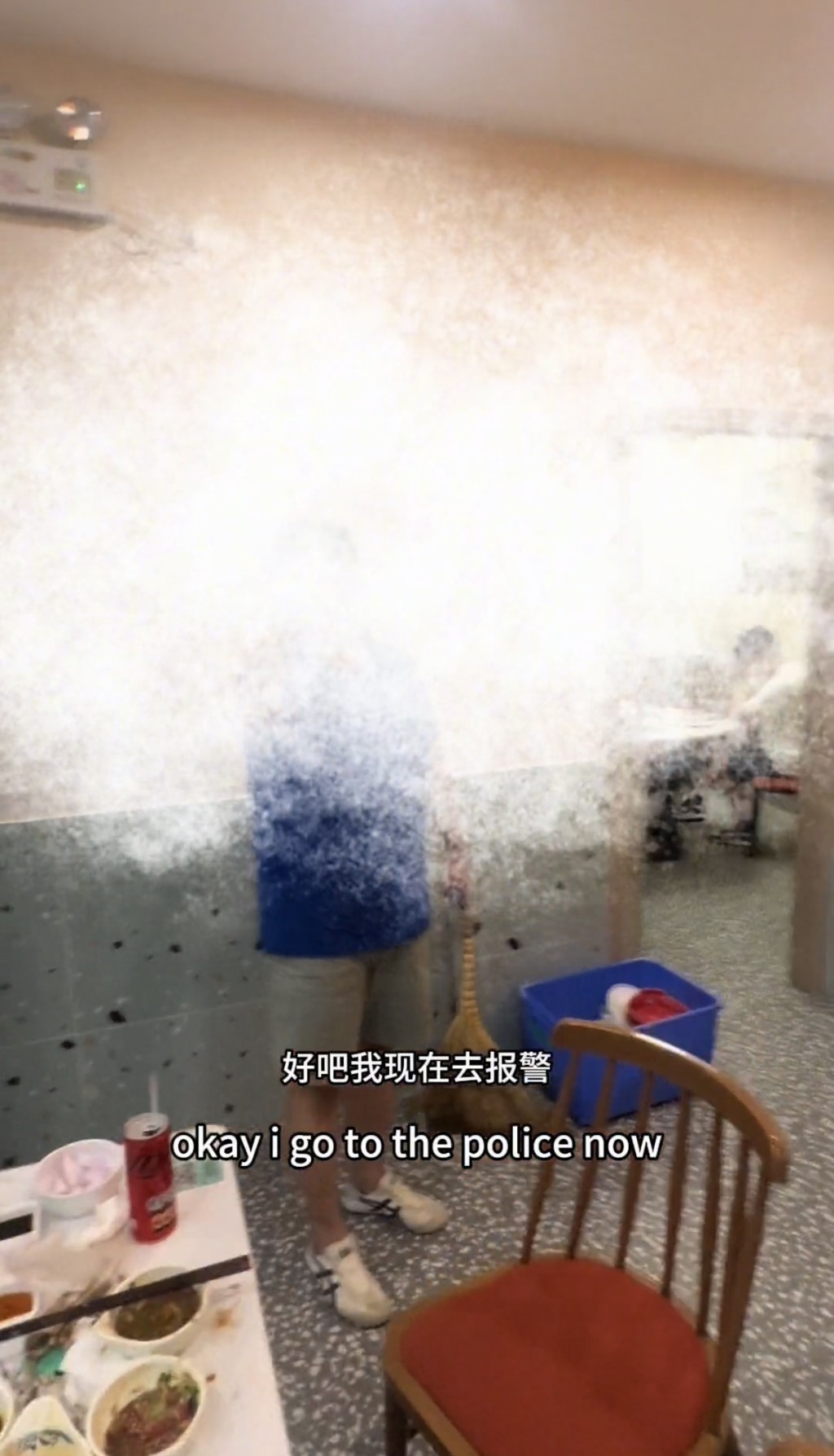 英男上海食肆勸阻吸煙，與人爆發衝突。抖音@alibabame 艾倫