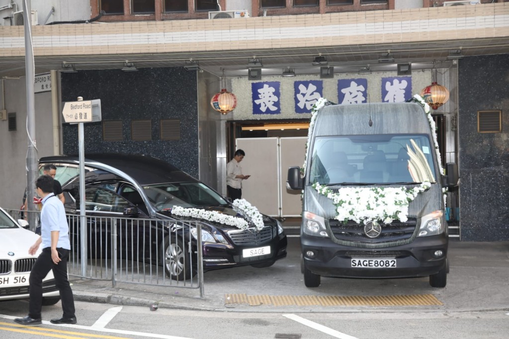 大殮儀式於9時45分舉行，並於10時左右將靈柩放上靈車。