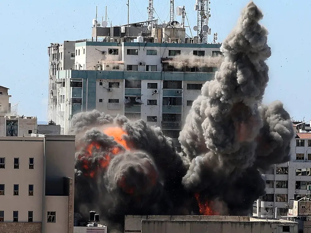 以色列密集式空襲，為陸軍殺入加沙地帶開路。美聯社