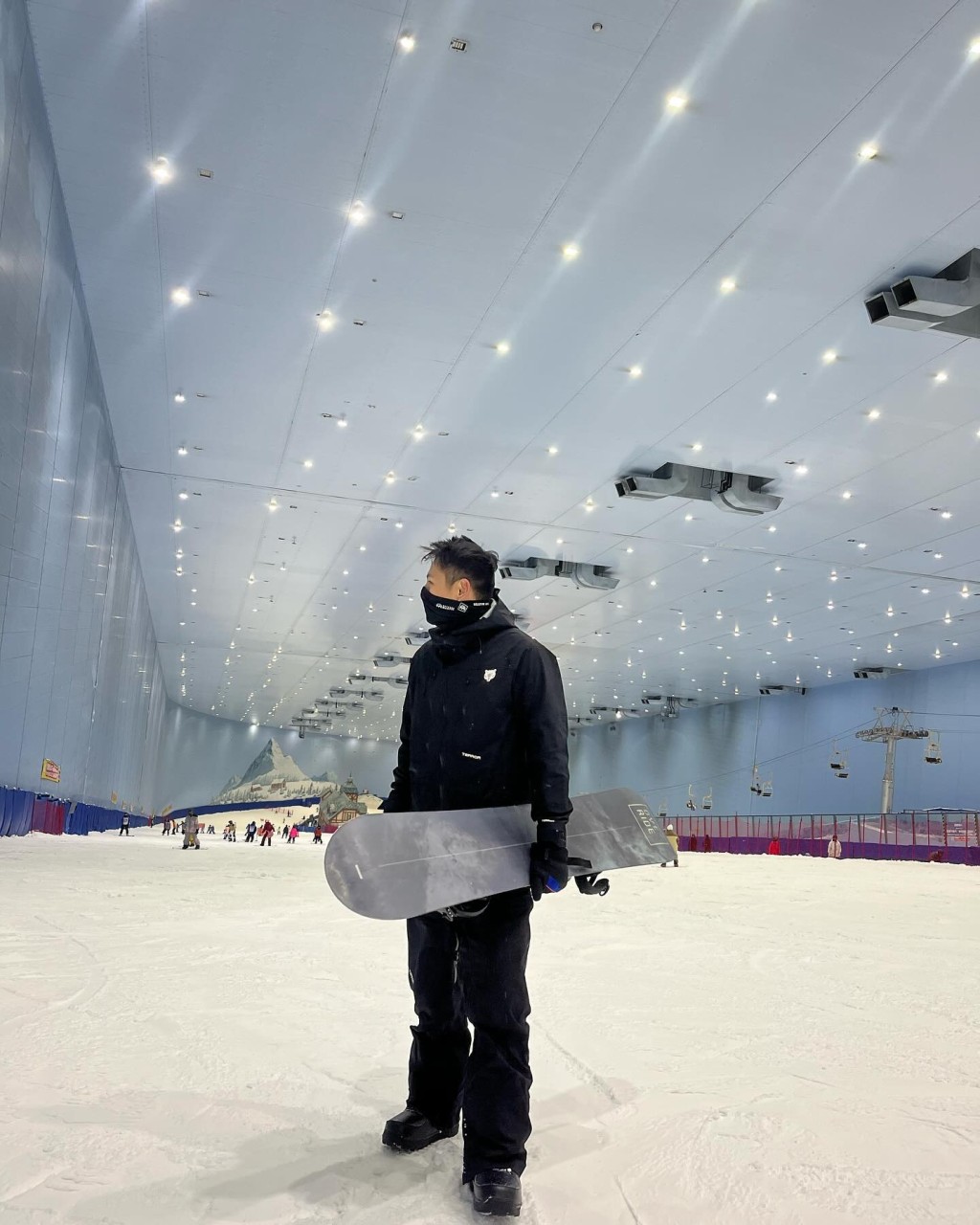 細佬David亦於社交網貼出滑雪初體驗照。