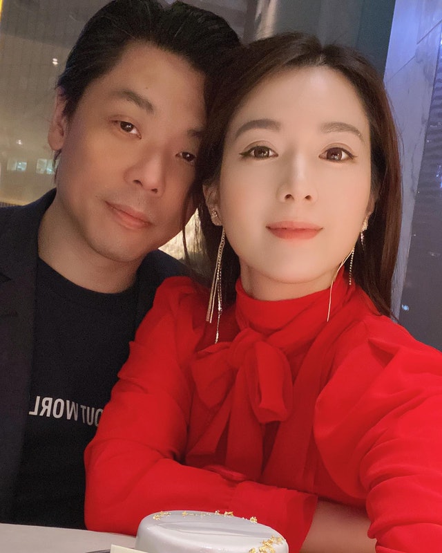 兩人結婚一年仍好恩愛。