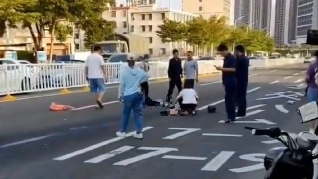 湛江私家直衝斑馬線撞倒多名學生。