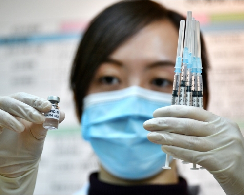 委員會指沒證據顯示體弱長者接種復星/BioNTech疫苗後的死亡率有所增加。資料圖片
