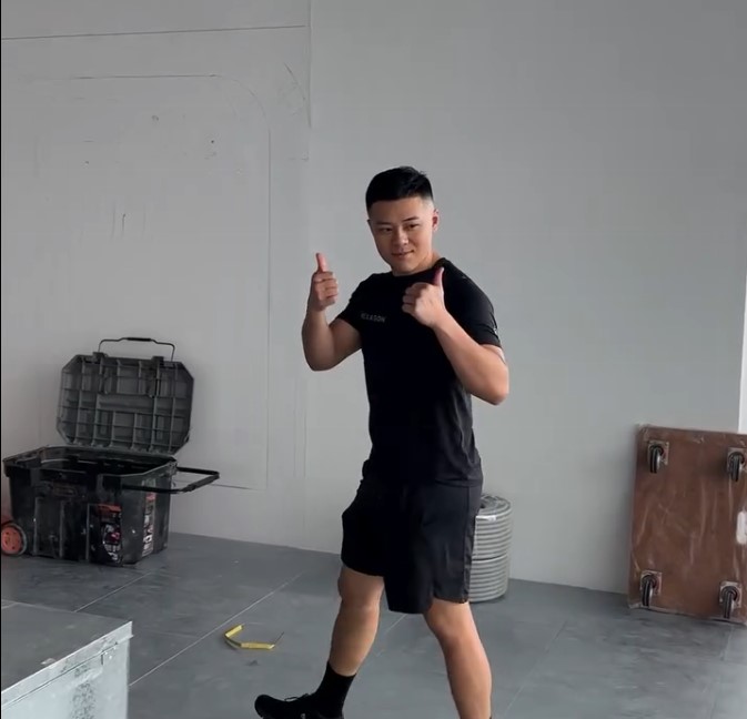 關曜儁一臉驕傲。 關曜儁一臉驕傲。