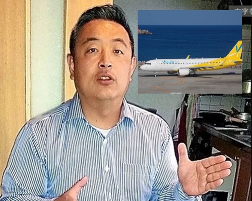 木岛英登被要求以爬楼梯登机。网上图片