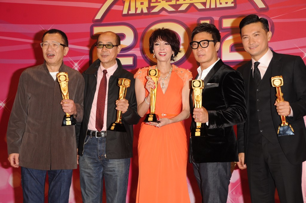 李成昌在無綫工作逾43年，2012年與錢嘉樂、許紹雄、陳錦鴻、鄭裕玲同獲「傑出演員大獎」。