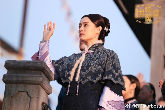 孫儷面對同父異母的妹妹仍十分照顧 (網上圖片)