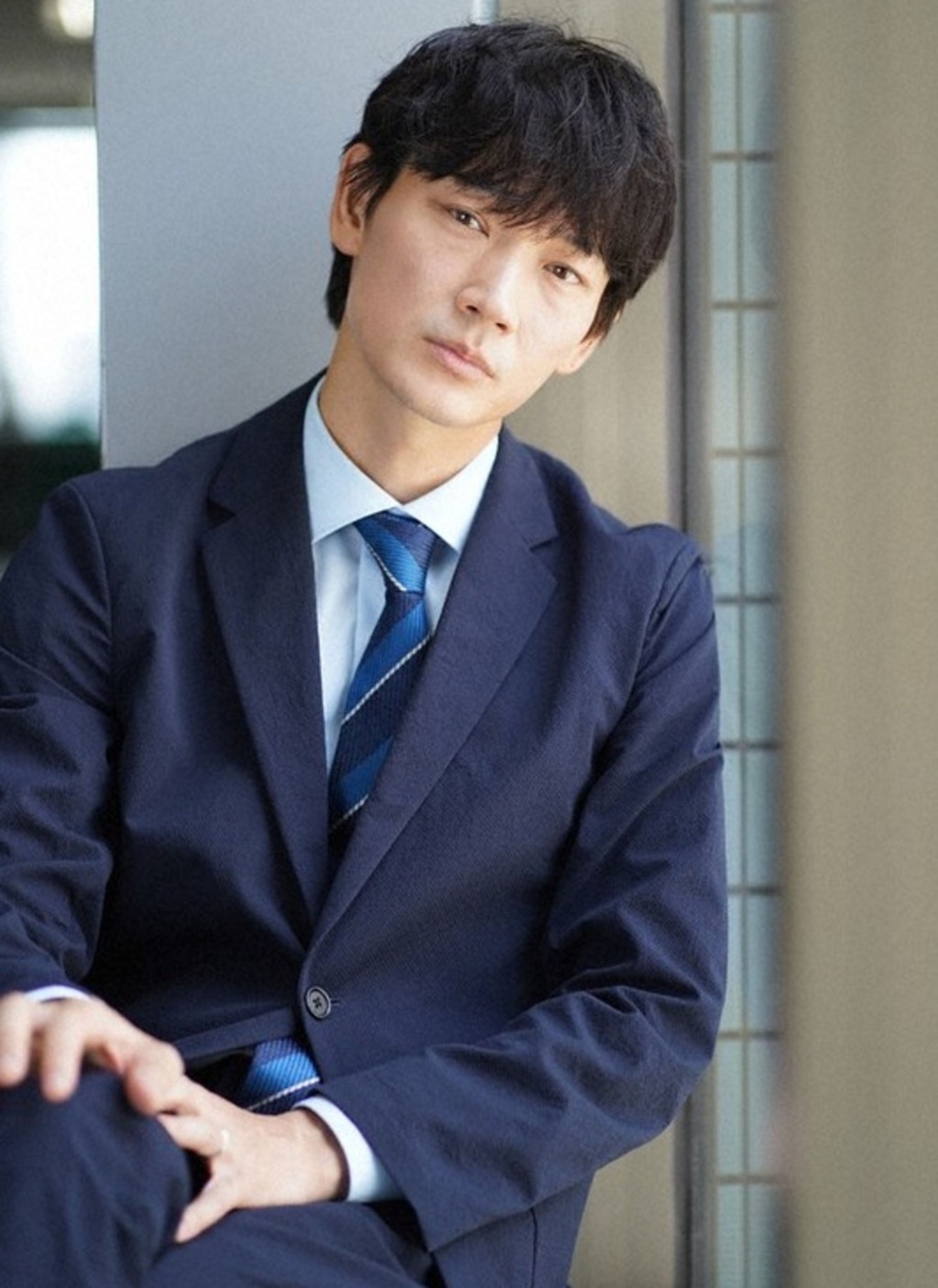 綾野剛被東谷瘋狂爆料後,形象盡毁無嘢撈。