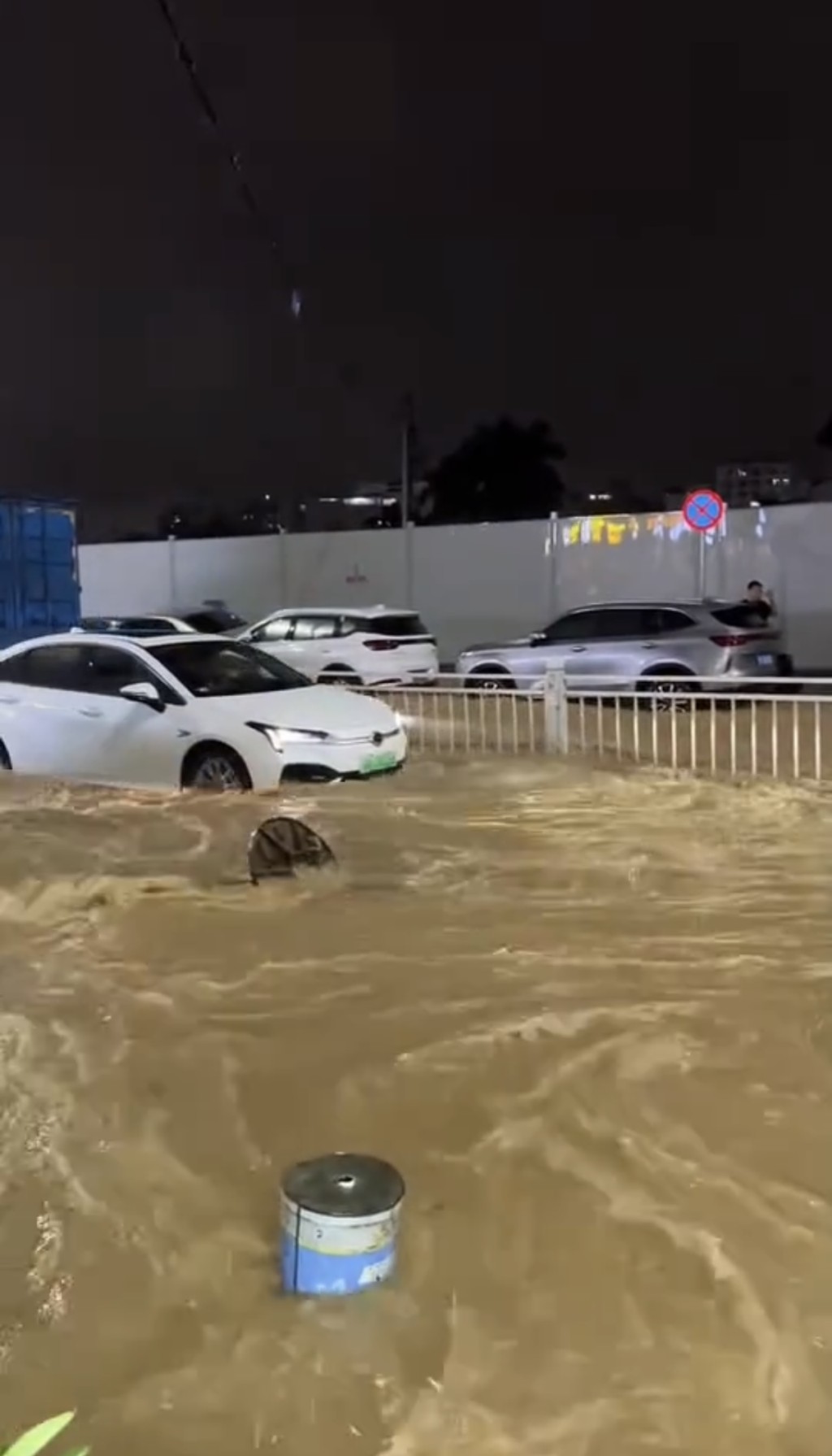 廣東多地遭遇暴雨。抖音@廣西人,獨漂在廣州 廣東多地遭遇暴雨。抖音@廣西人,獨漂在廣州