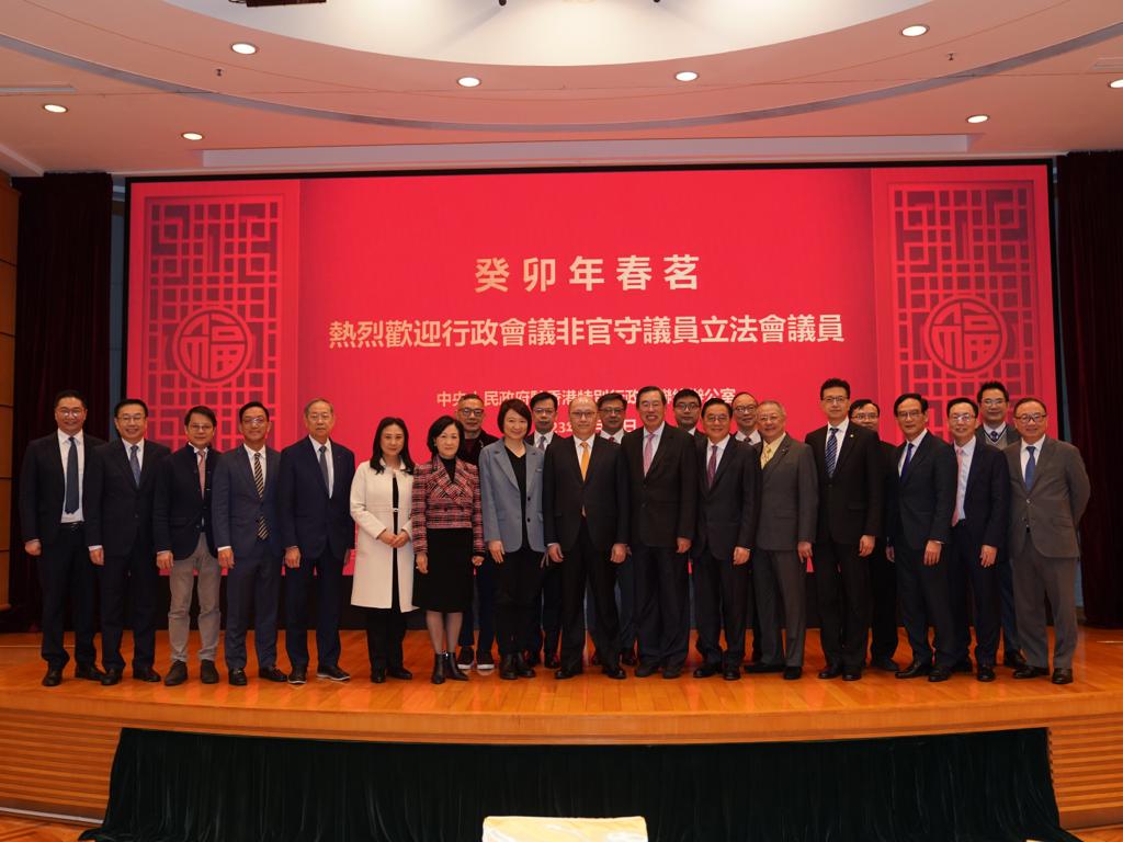立法會主席梁君彥與議員及行會成員應邀到中聯辦參加春茗 ( 梁君彥FB圖片)