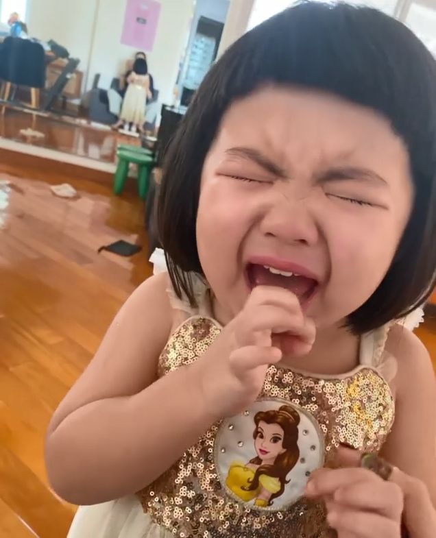 Lucy以為可以返學,知到事實後爆喊。