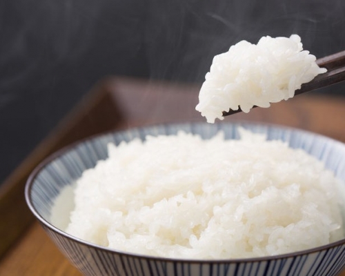營養師建議可以將白飯分成小份，有助快速冷卻後放入雪櫃。網圖