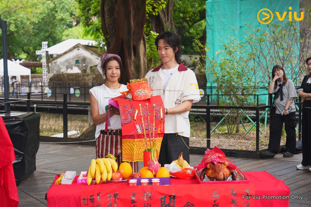 邱士縉飾演隱世廚師,李芯駖飾演的餐廳繼承人擔綱男女主角。 邱士縉飾演隱世廚師,李芯駖飾演的餐廳繼承人擔綱男女主角。