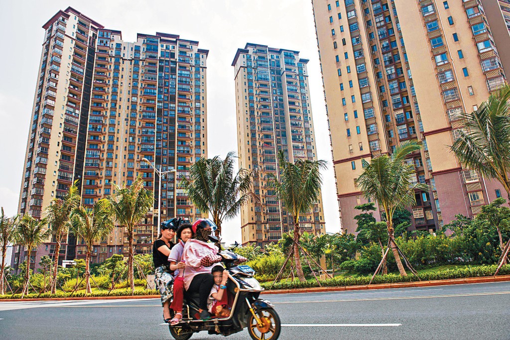 昨日广东佛山推出13条楼市新政，消息带动部分内房民企股价上升。