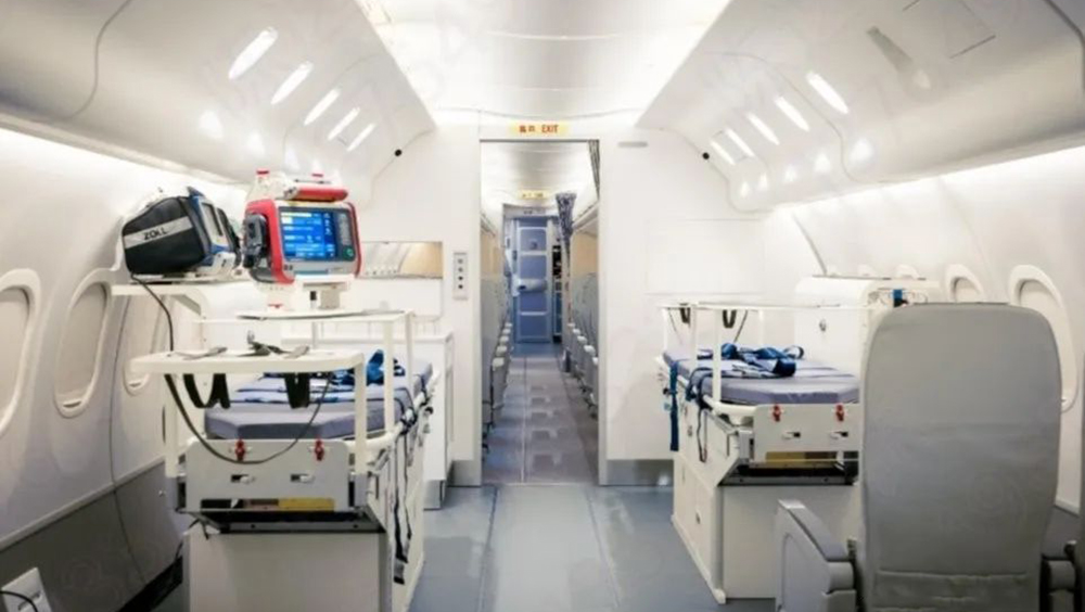 與C919同時在珠海首秀的，還有ARJ21醫療機，據航旅圈瞭解，航展所展示的註冊號為B-3328的ARJ21醫療機曾經由成都航空運營，並在今年完成醫療機型的內飾改裝，進行相關取證工作。