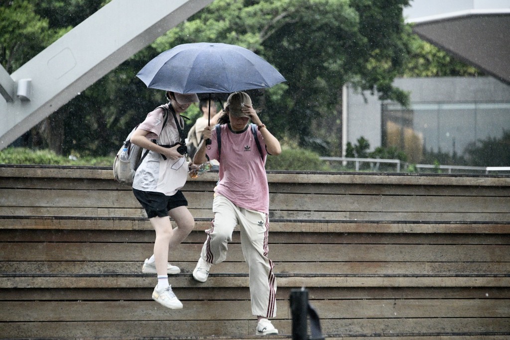 天文台預料下周一有幾陣雨。資料圖片
