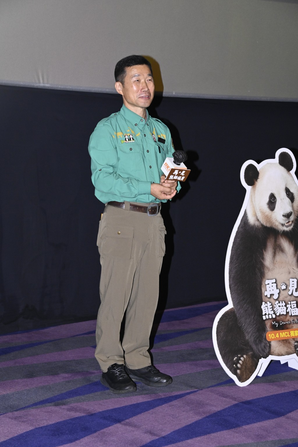 姜爷爷指旅客会打招呼说自己是来自香港，因此来到香港与大家见面真的很开心。