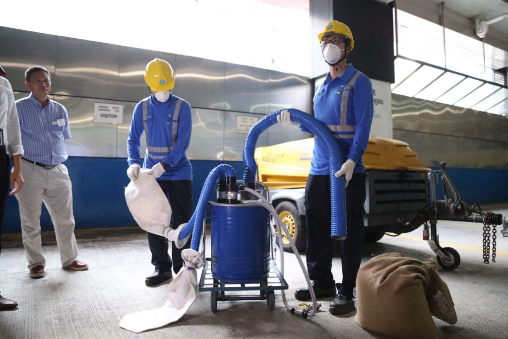 「氣動吸泥機」縮短工程搶修時間及減低工人彎腰勞損