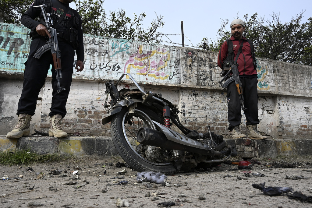 巴基斯坦白沙瓦電單車炸彈爆炸，造成2人死亡。美聯社