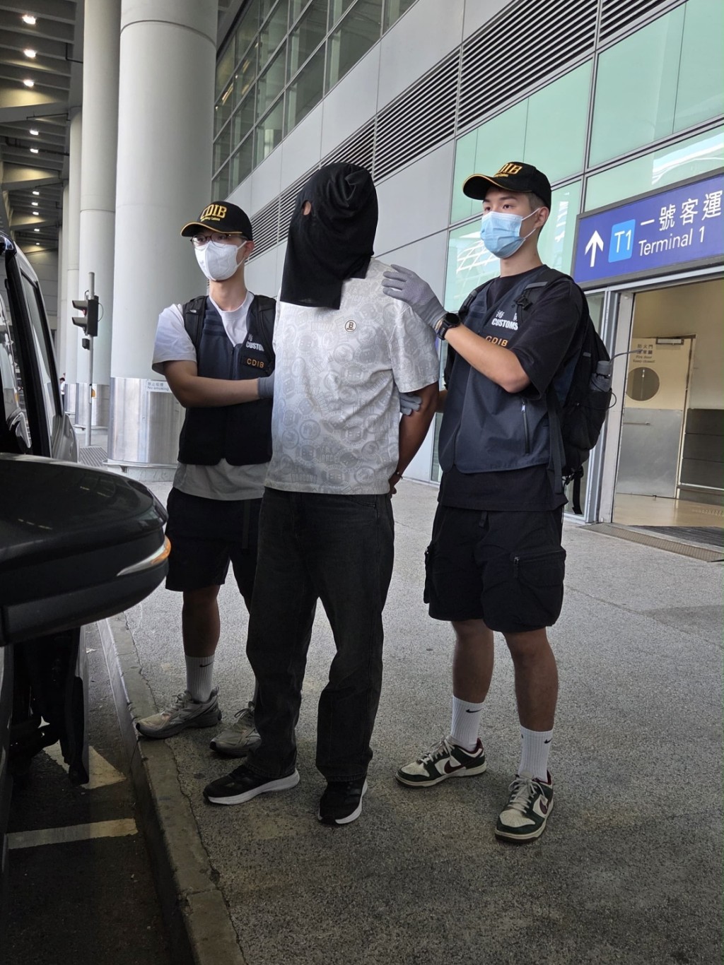 涉案46歲內地男子已被控一項販運危險藥物罪。