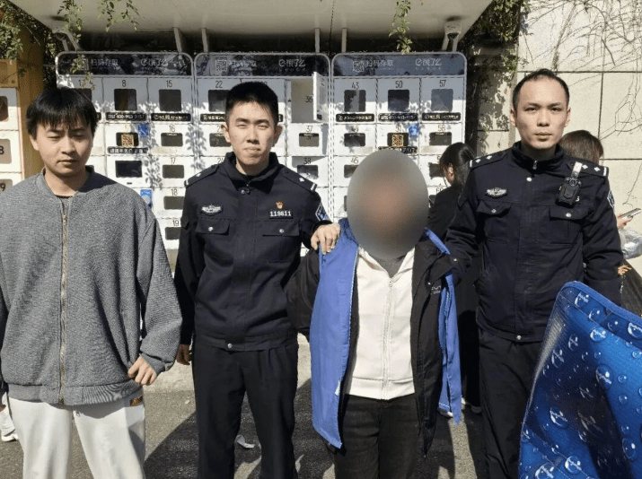 警察拘捕韋某某。極目新聞