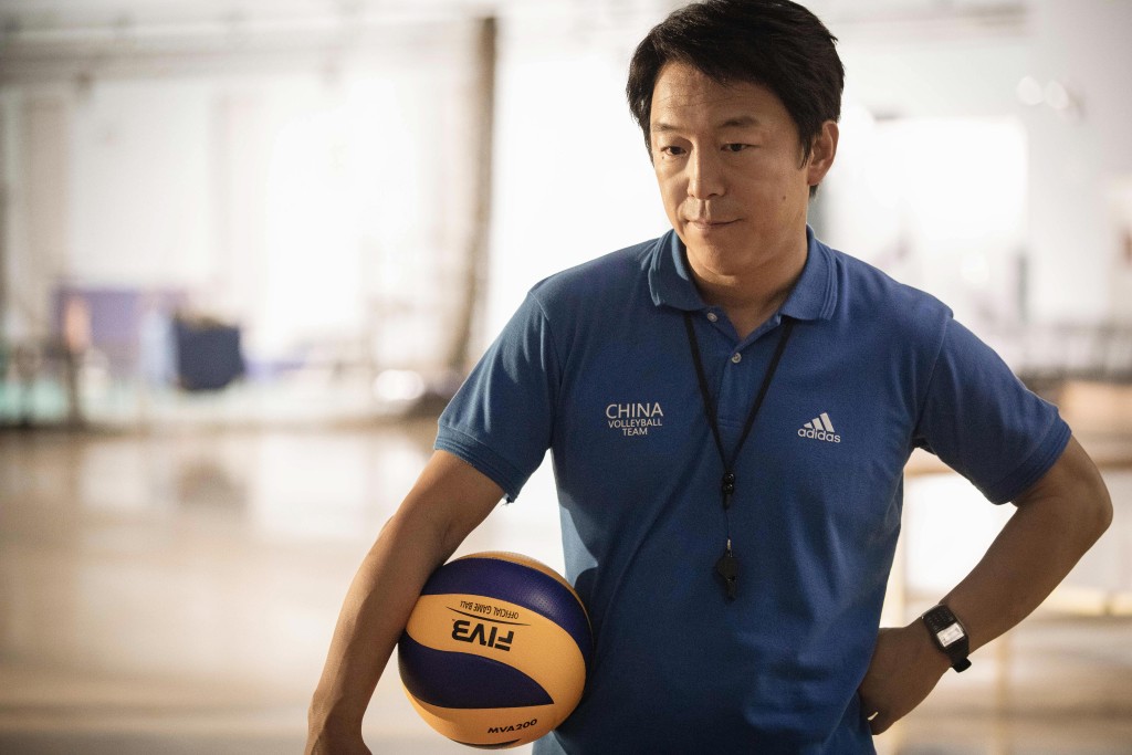 影帝黃渤飾演中國隊教練。