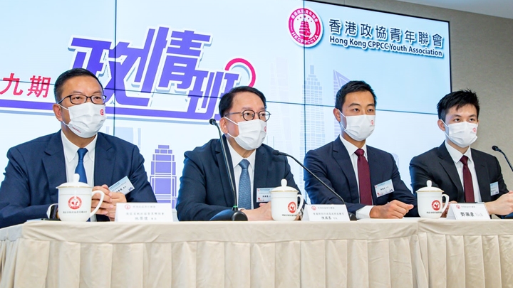 陳國基(左二)今日出席由政青舉辦的第九期政情班。