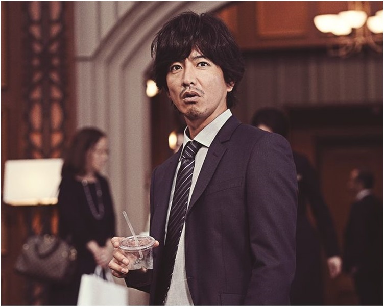 第一場戲木村提出自己一邊拿着咖啡一邊觀察酒店客人。網圖