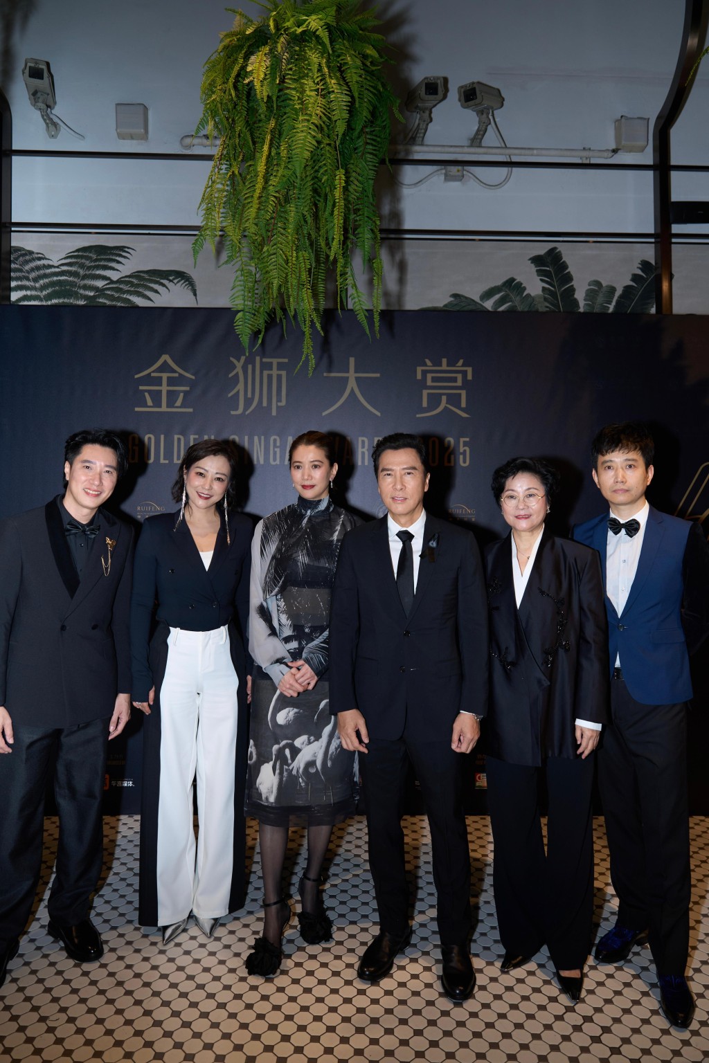 除了甄子丹，當晚還有袁詠儀等一同出席新加坡「國際華語電影金獅大賞」。