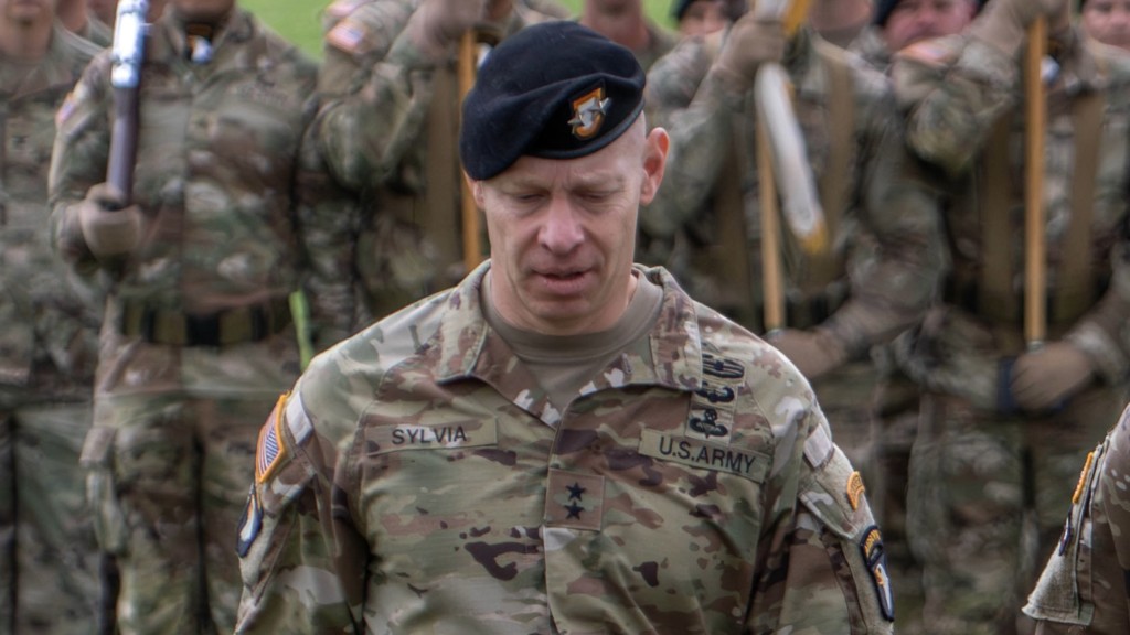 美國陸軍中將西爾維亞（Brett Sylvia）已被解除參謀長聯席會議戰略、計畫與政策主任職務。 美聯社
