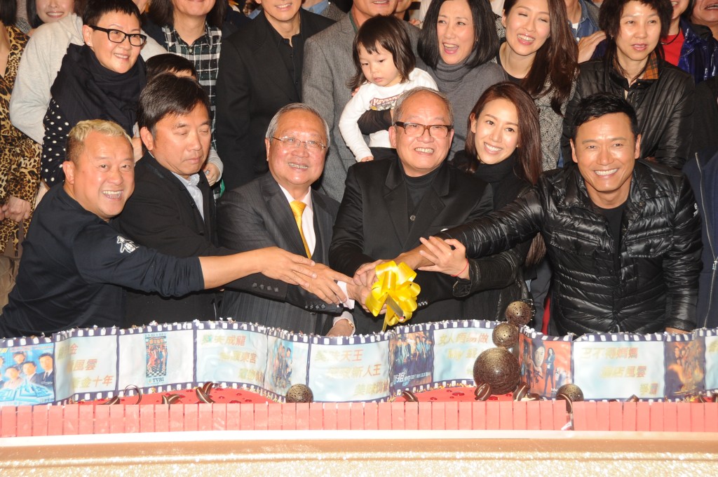 梁家樹（左四）是TVB前金牌監製，2014年榮休。
