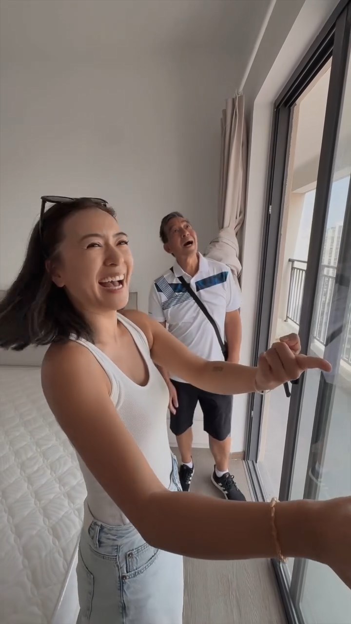 梁芷珮表示包窗簾。