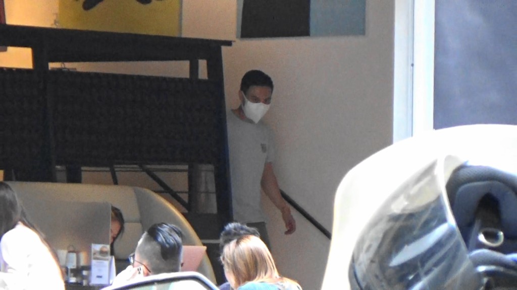 郭可頌除低副超去廁所「放水」。
