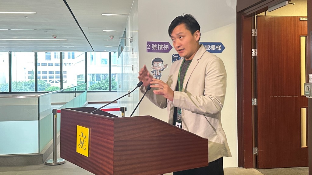 鄭認為熱門景點可能「逼爆」,希望旅發局與業界提前溝通部署。常彧璠攝