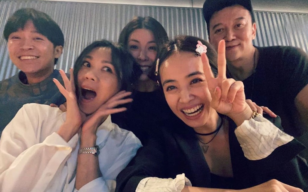 蔡依林等平時對慣鏡頭，玩起自拍完全不同。