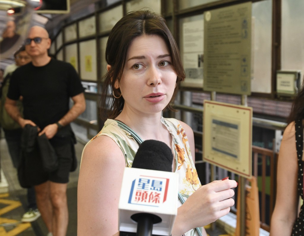 俄羅斯遊客Julia表示，吸食任何煙類產品的行為都不健康。