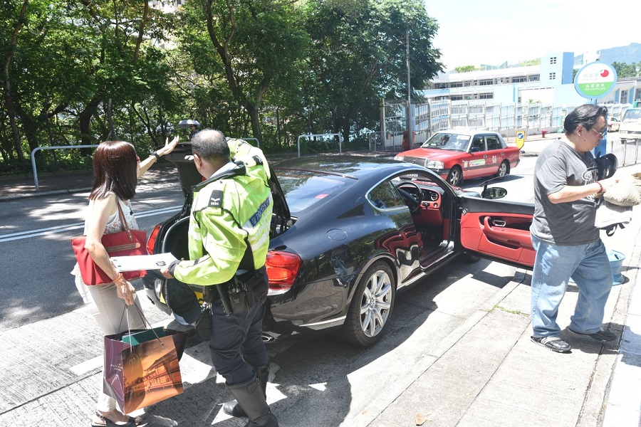 警方在場調查