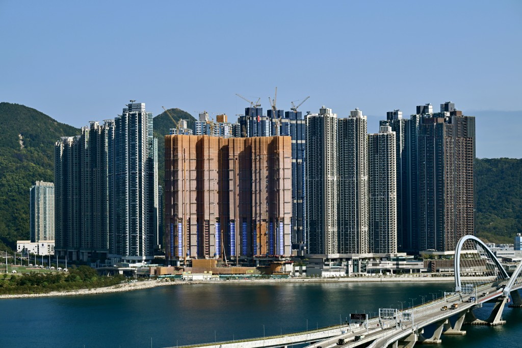 陳茂波指,住宅市場樓價近3個月趨向平穩。資料圖片 陳茂波指,住宅市場樓價近3個月趨向平穩。資料圖片