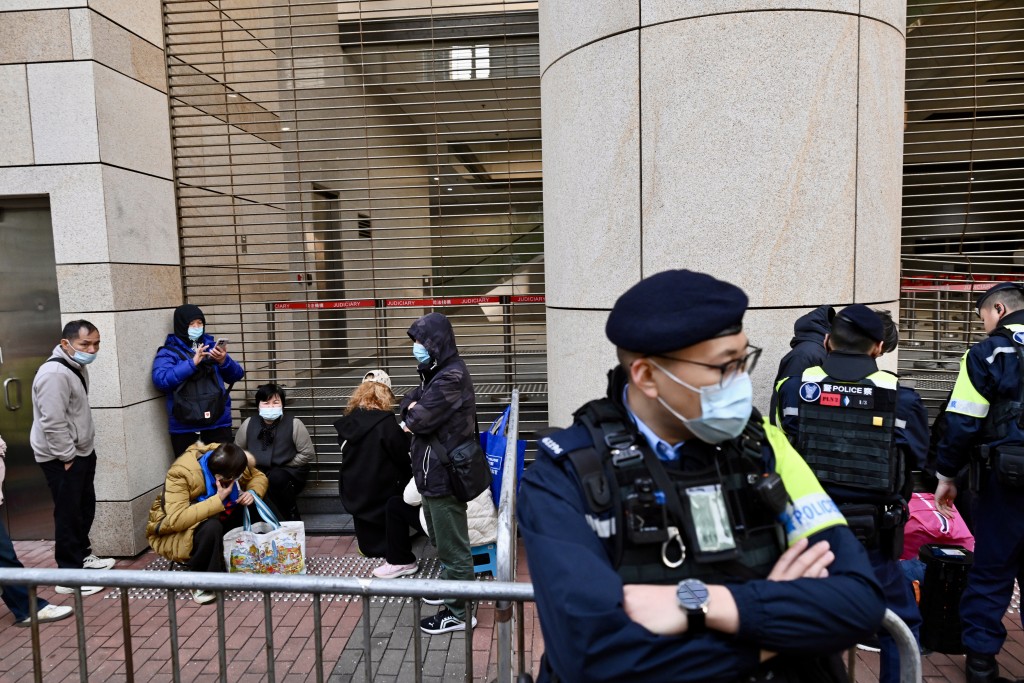 黎智英案判刑日，西九龍法院情況。劉駿軒攝
