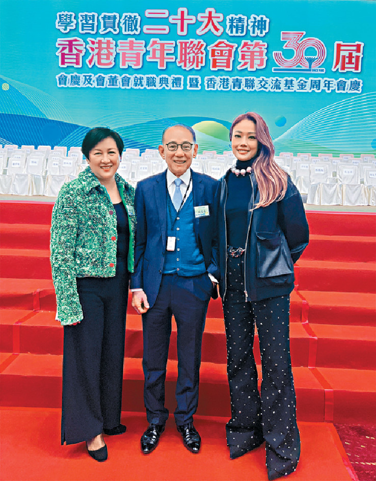 ■楊受成伉儷與祖兒出席盛會。