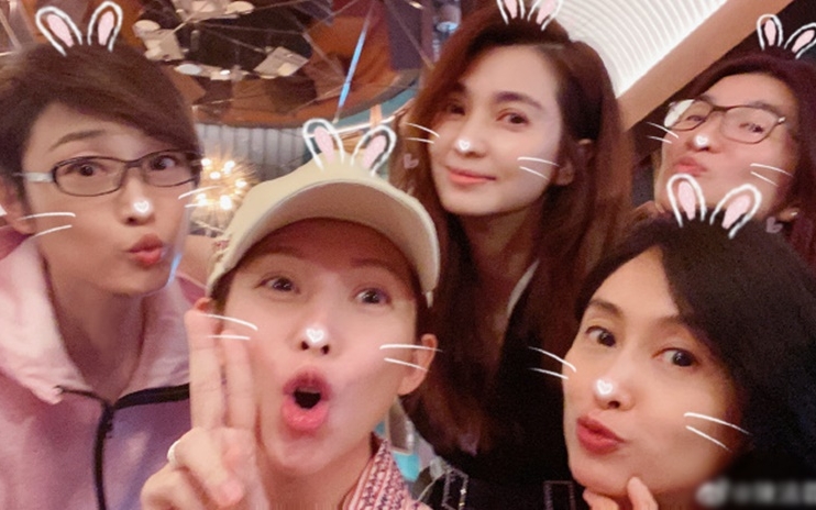 蔡少芬等人童心未泯。