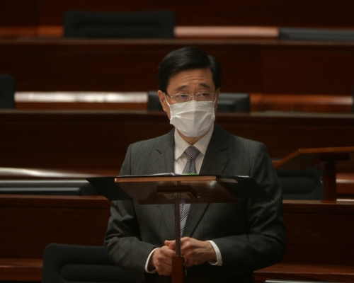 政務司長李家超在書面回覆議員質詢時表示，會讓市民理解香港的巨大潛力，繼續留港發展。