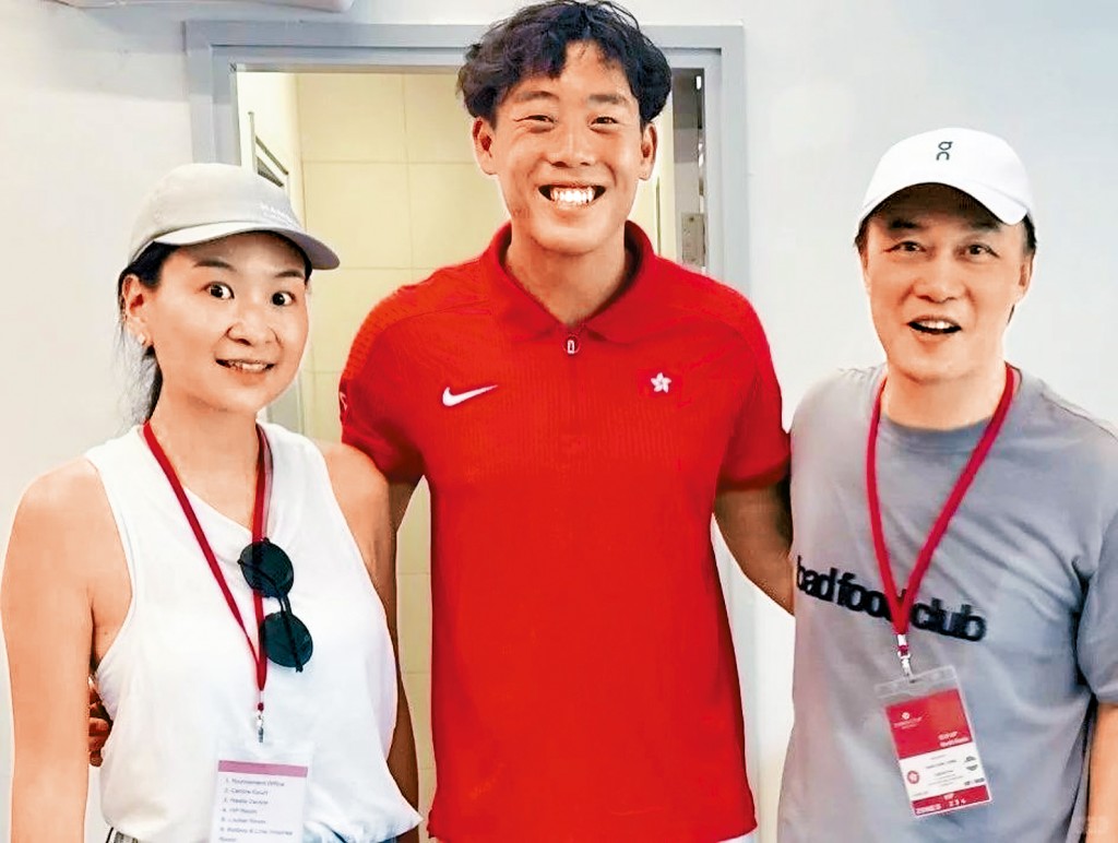 Constance與黃澤林（中）疑經陳奕迅（右）認識。