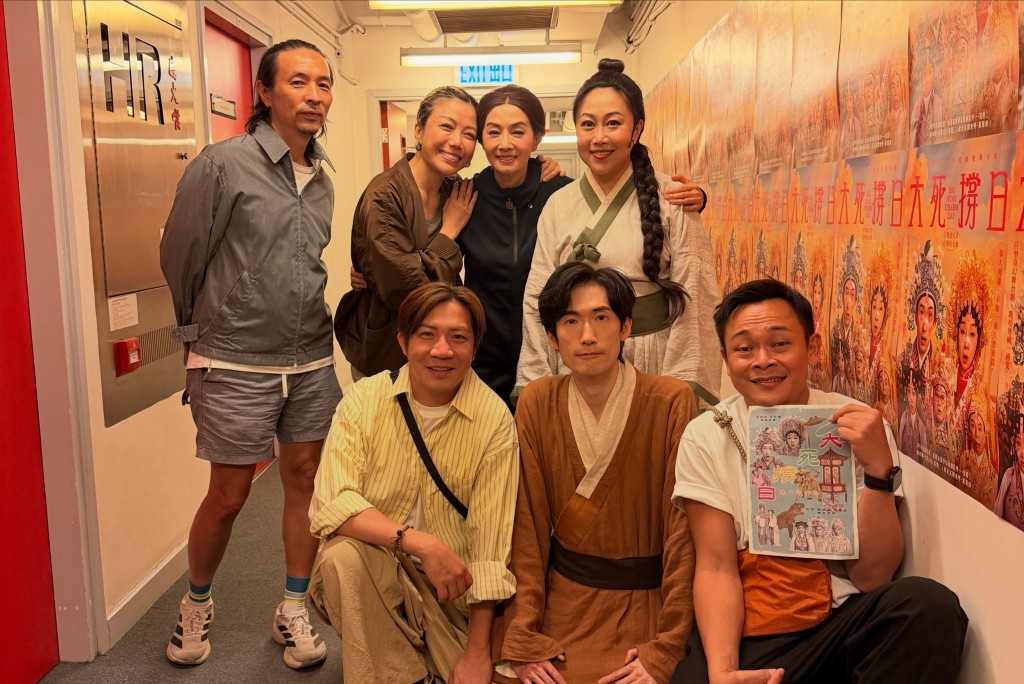 毛舜筠與彭秀慧、梁祖堯等人合照。