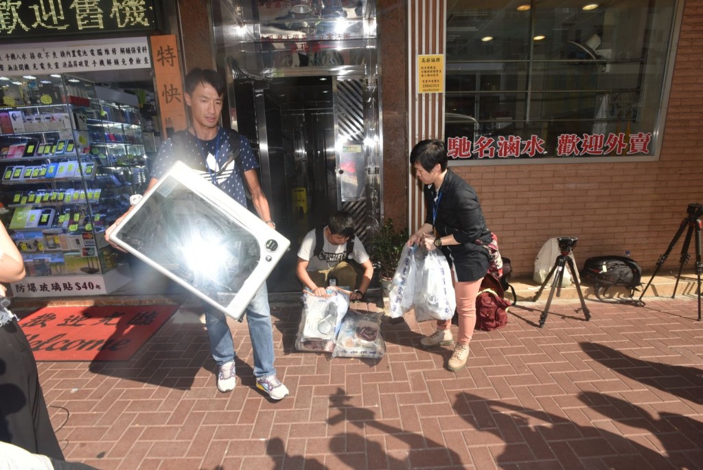 警方檢獲一批證物。楊偉亨攝