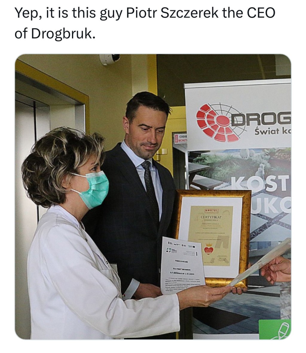 該男士隨即遭網民起底，發現他是波蘭鋪路公司Drogbruk老闆兼創辦人Piotr Szczerek，屬富豪級企業家，不少人已揚言要抵制其公司。